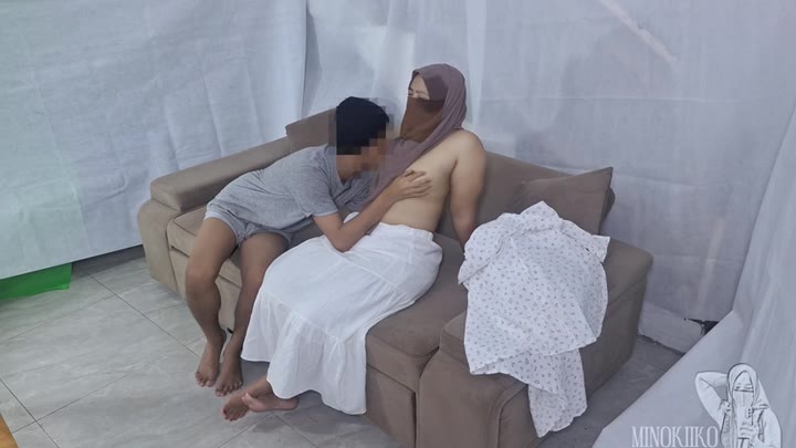 Di hotel ini pasangan sedang ngewe (480)