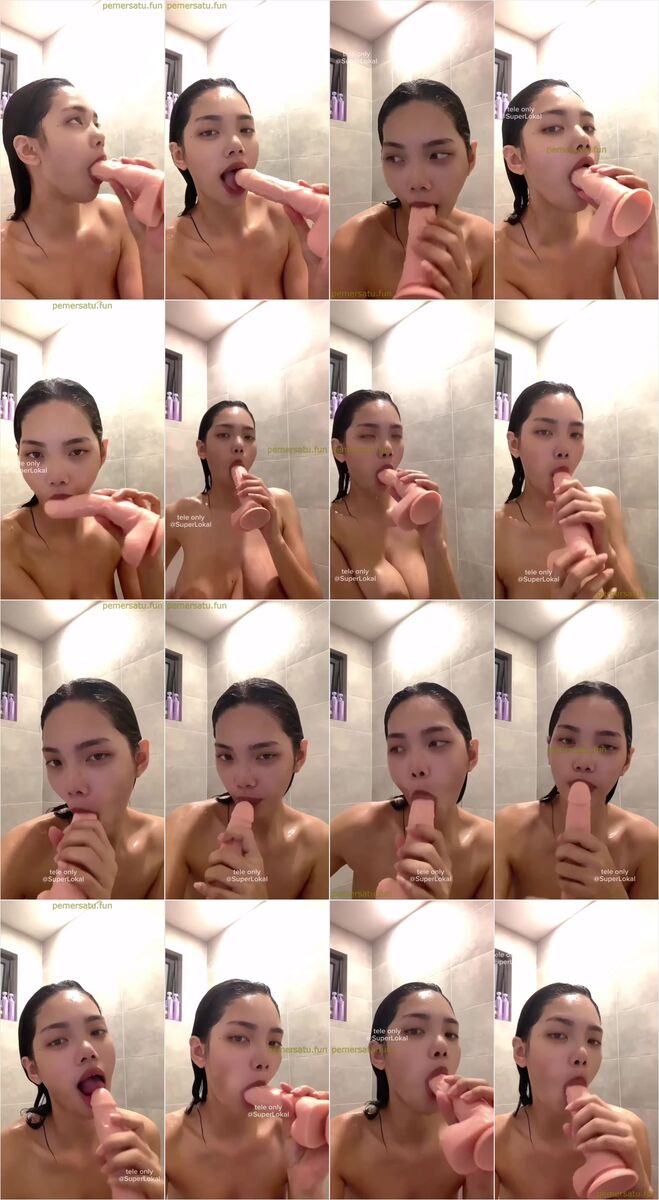 salwa dan sepong dildo besar di wc