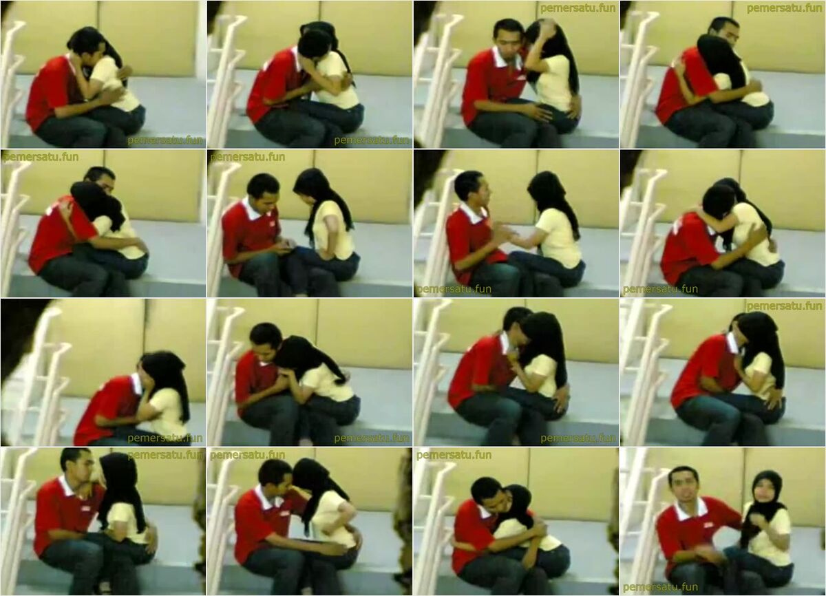 Mahasiswi Mesum di Tangga Kampus
