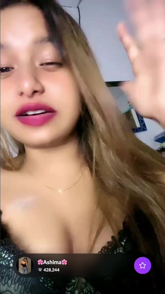 Misme Dancing and Showing Glimpse of Boobs & Ass to Tease on Tan…