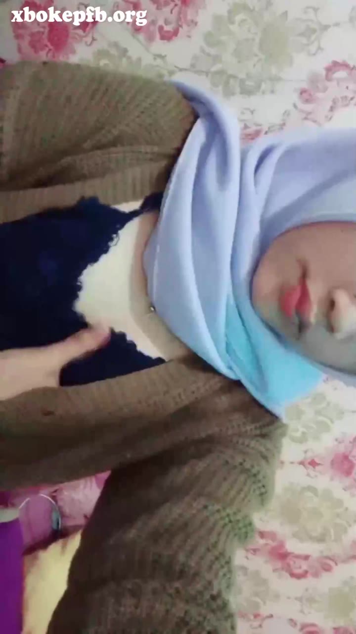Cantik banget modal coli liat abg omek dildo pink