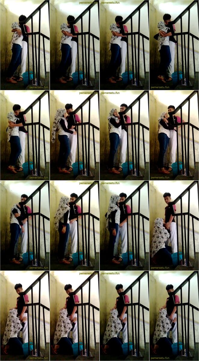 hijab nyepong di tangga - Jilbab