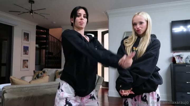 کامیلا آرائوجو با جولیا فیلیپو