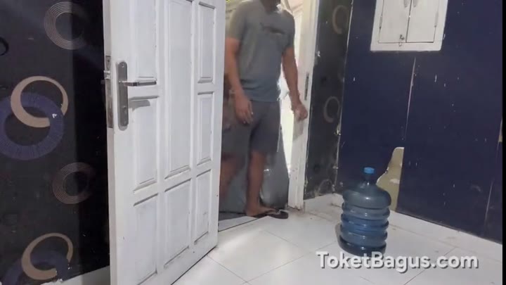 Ibu RT sama kang galon selingkuh main enak enakan