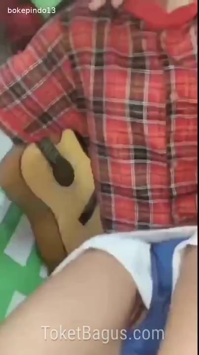 SMP batik merah kena crot pejuh dimuka ngewe disekolah