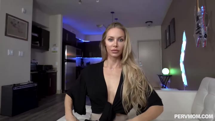 PervMom Nicole Aniston Unclasp Her Stepmom Cooch
