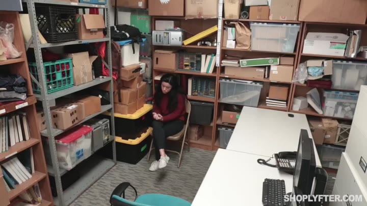 Shoplyfter Monica Sage