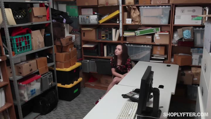 Shoplyfter Lily Jordan