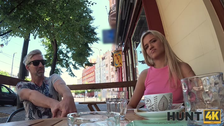 Novella Night Hunt 4k