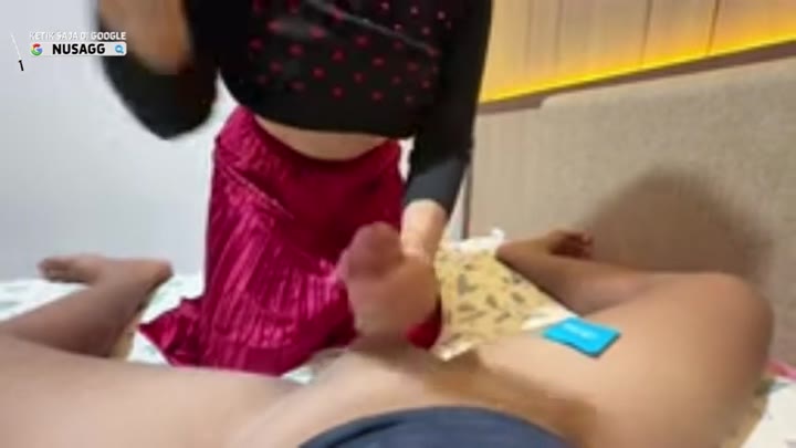 Ibu Tiriku Penasaran Ngewe Pake Kondom (480)