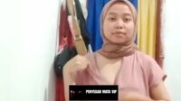 Jilbab Senyum Simpul Lalu Telanjang