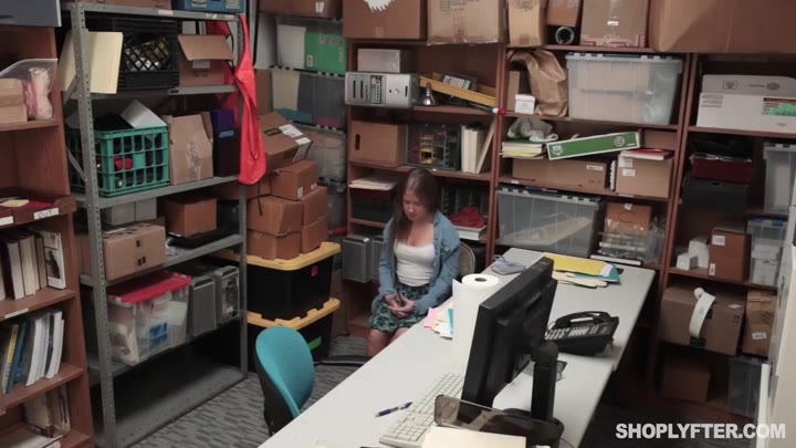 Shoplyfter Brooke Bliss