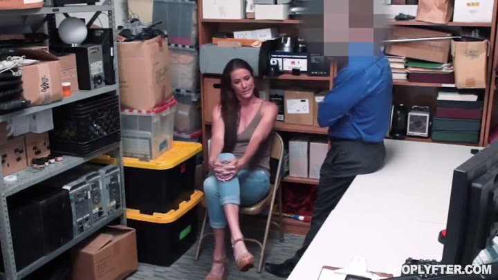 Shoplyfter Sofie Marie