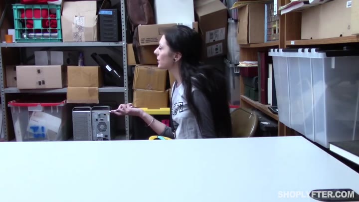 Shoplyfter Megan Sage