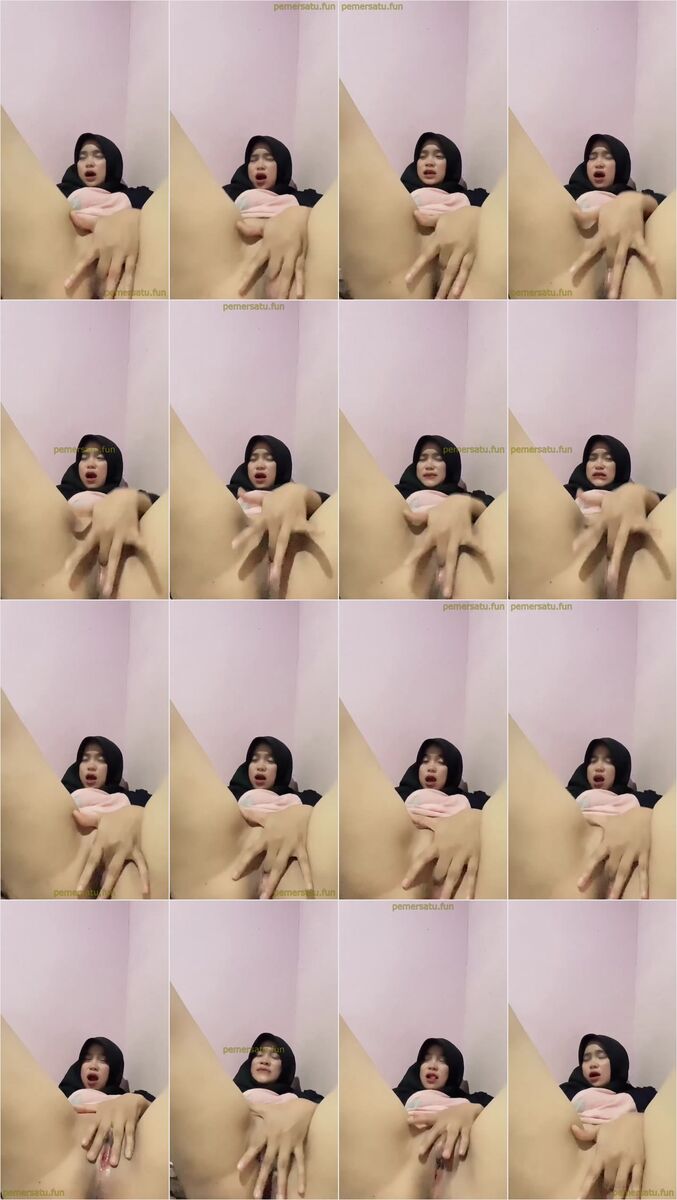 Fika Hijab Colok Memek Masih Pakai Jilbab (1)
