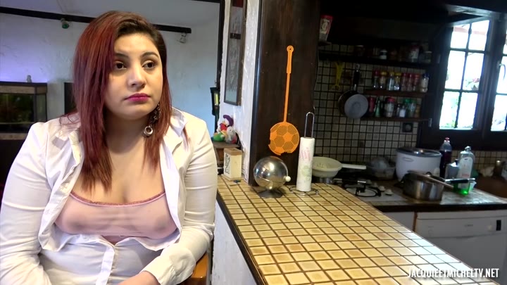 JacquieEtMichelTV Juliana Juliana Very Caliente Barmaid