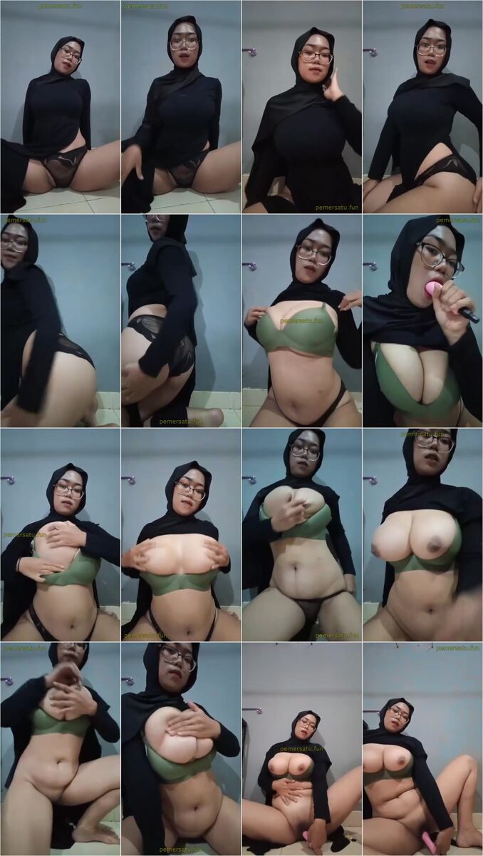 Gina Tiktok Hijab Kacamata Pakai Baju Hitam Ketat