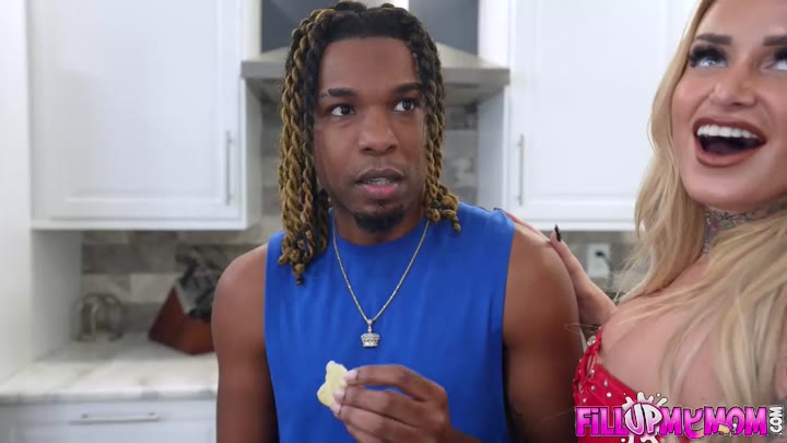 FillUpMyMom – Stephanie Love