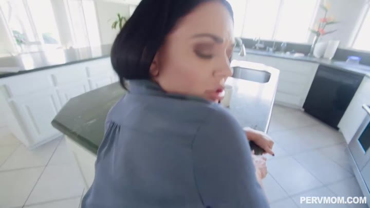 PervMom Brooke Beretta Titty Fucking Talent