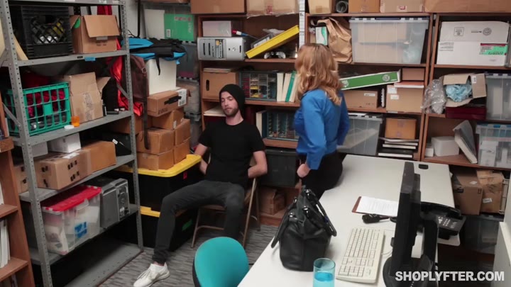 Shoplyfter Krissy Lynn