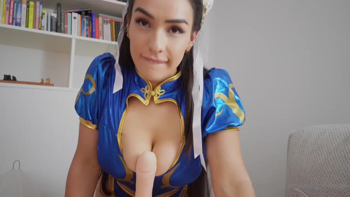 NEW Leah Wilde – Chun Li Cospaly JOI