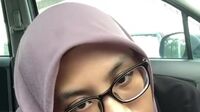 Hijab Kacamata Lugu Sepong Kontol Di Mobil (1)