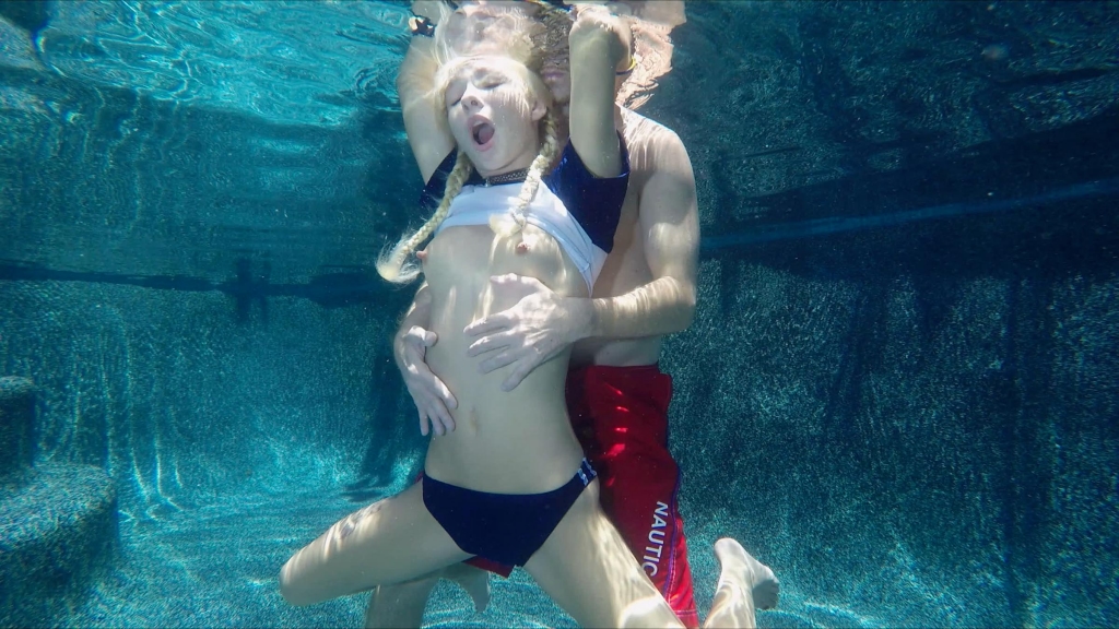 Kenzie Reeves Sex Under Water Quickie