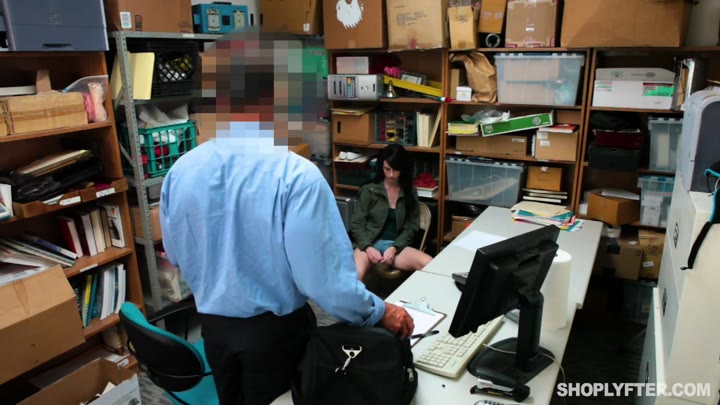 Shoplyfter Alex Harpe Case No 7453284