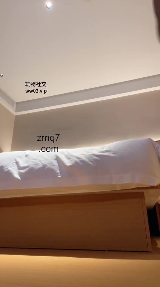 红颜 剧情 服务员为了保住工作