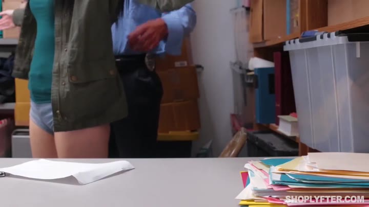 Shoplyfter Alex Harper