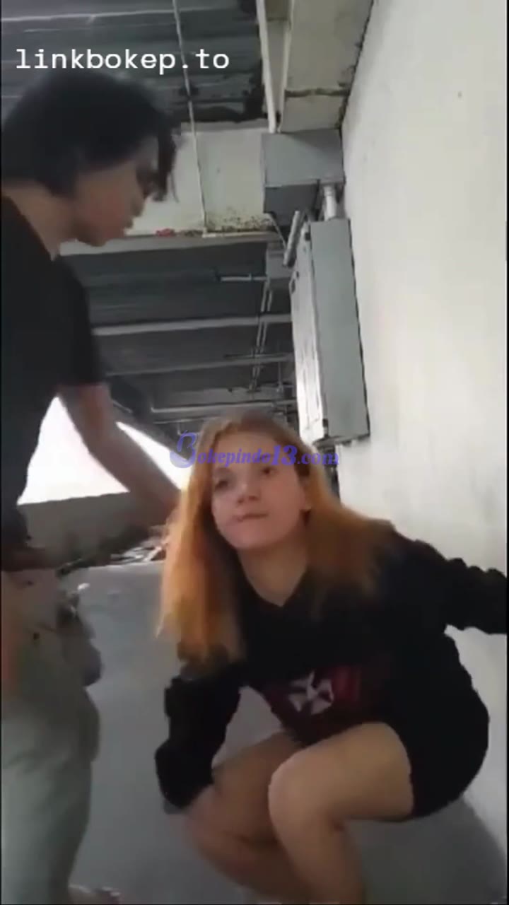 Pasangan Mesum Brutal Sekali Kawan Main Di Parkiran