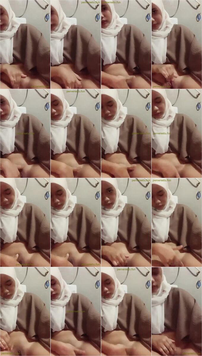 saniah hijab abg 18yo colok memek sampai lebar (49)