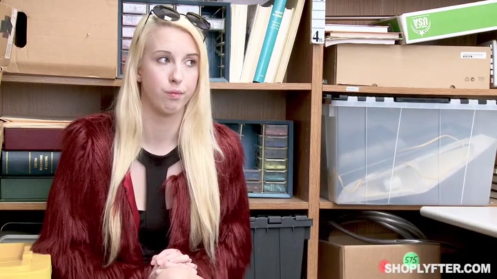 Shoplyfter Darcie Belle