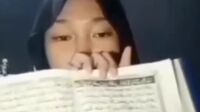 Jilbab Abg Tocil Meludah Kitab Suci