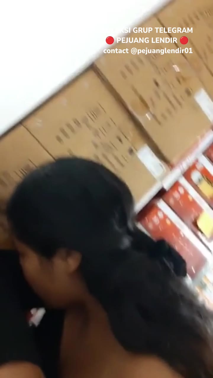 Viral Karyawan cantik di genjot bosnya di gudang