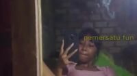 Putri Wayan Abg 18Yo Dari Kampung Colmek Depan Cermin