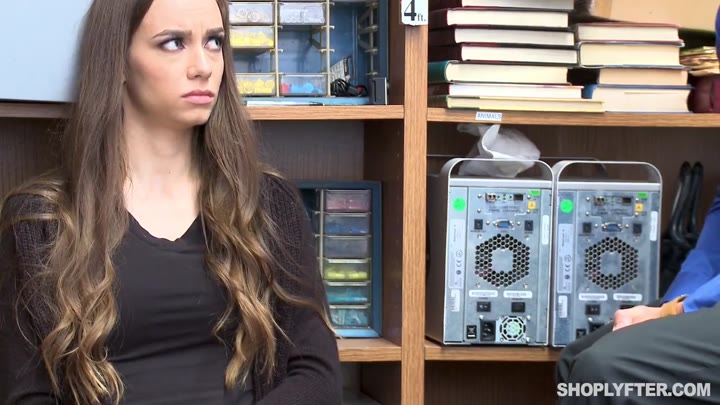 Shoplyfter Tali Dova