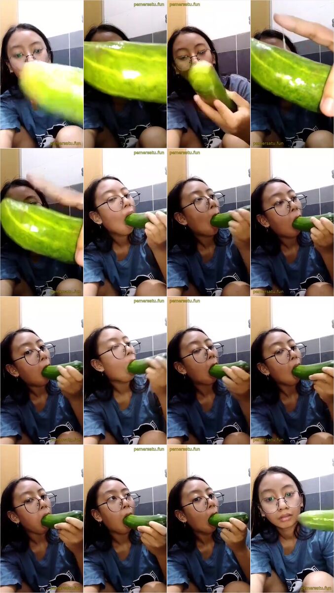 dede aminaa suka timun abg 18yo (21)
