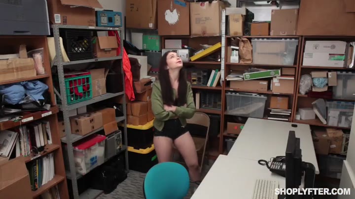 Shoplyfter Jennifer Jacobs