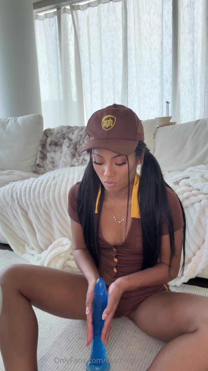 OnlyFans Sophie Vanmeter – Ups Delivery Girl