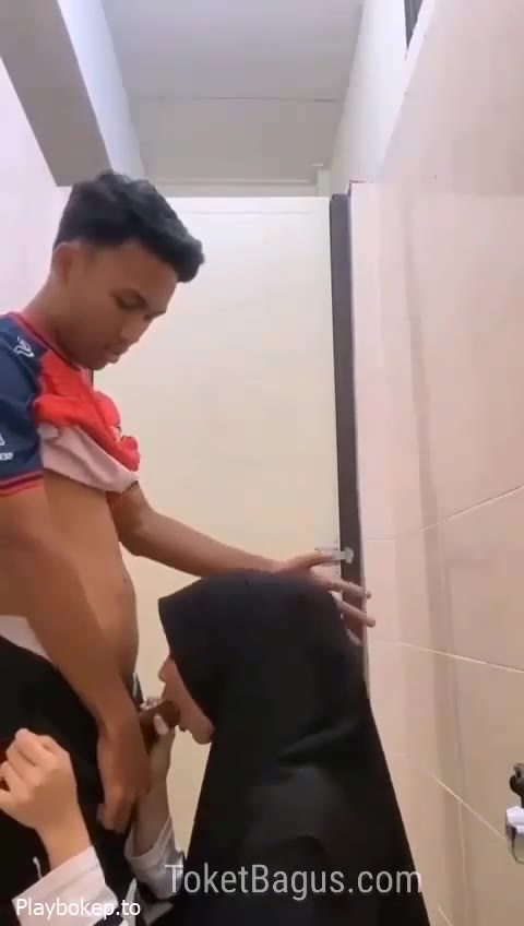 Guru Olah Raga Menang Banyak Dalam Toilet